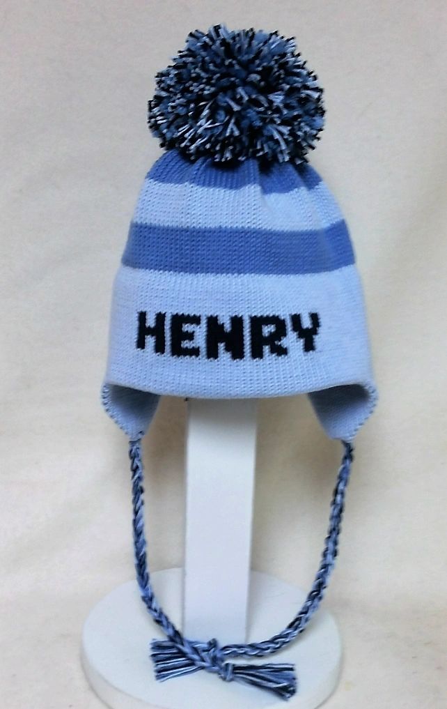 STRIPE EARFLAP WITH NAME AND POMPOM